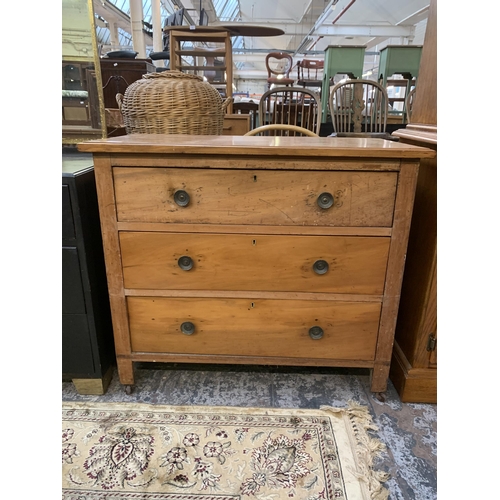 219 - An Edwardian satinwood chest of drawers - approx. 80cm high x 92cm wide x 45cm deep