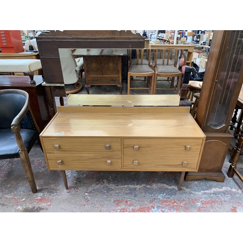 257 - A mid 20th century teak effect dressing table - approx. 116cm high x 122cm wide x 42cm deep