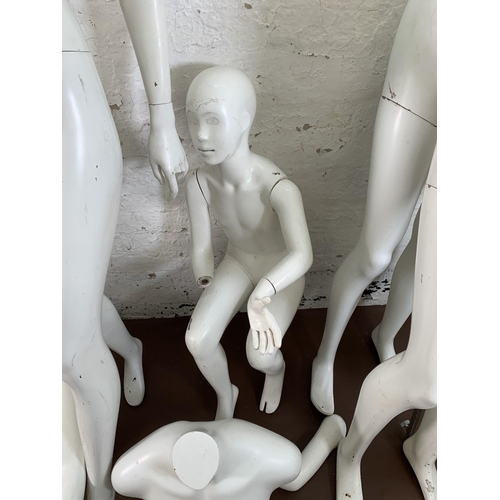 300B - A collection of fibreglass mannequin parts