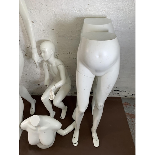 300B - A collection of fibreglass mannequin parts