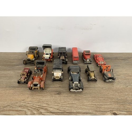 487 - A collection of toys and diecast model vehicles to include Tiger Electronics Ltd. E.T., Bburago 1961... 