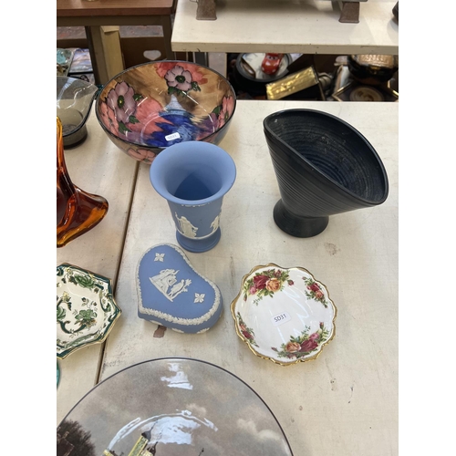 392 - A collection of ceramics and glassware to include two pieces of Wedgwood pale blue Jasperware, three... 