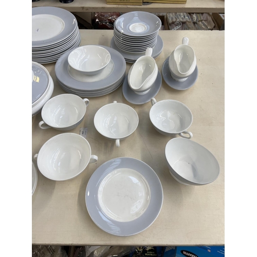 421 - A collection of Royal Doulton dinnerware