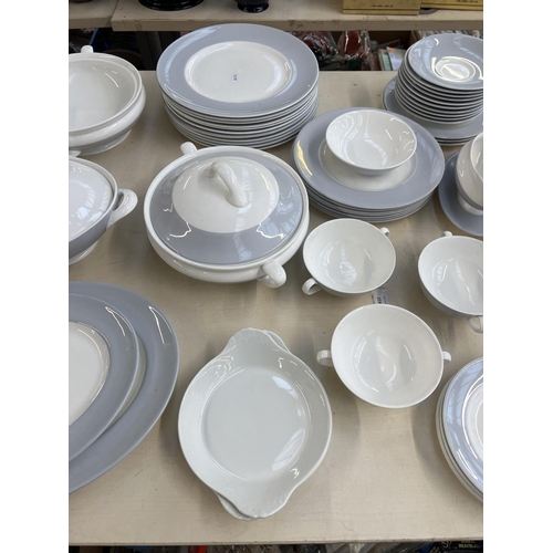 421 - A collection of Royal Doulton dinnerware