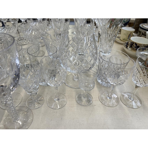 423 - A collection of glassware to include Stuart Crystal etc.