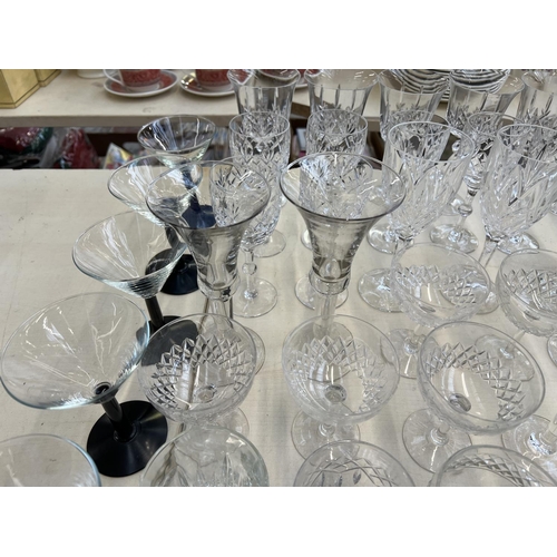 423 - A collection of glassware to include Stuart Crystal etc.