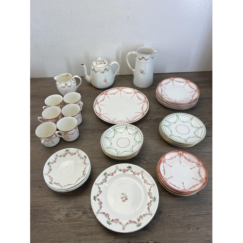 425 - A collection of late 19th/early 20th century ceramics to include Crown Staffordshire etc.