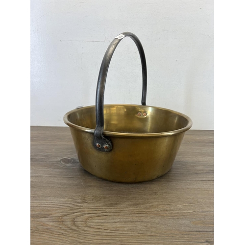 460 - A 19th century brass preserve pan - approx. 40cm high x 34cm diameter