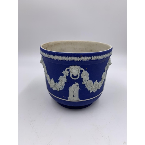 302 - An antique Wedgwood blue Jasperware planter - approx. 13cm high x 15cm diameter