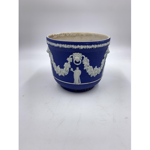 302 - An antique Wedgwood blue Jasperware planter - approx. 13cm high x 15cm diameter