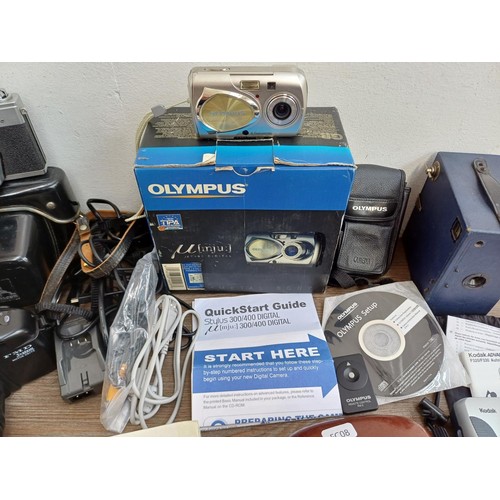 701 - A collection of cameras to include Ensign E29 box, boxed and cased Olympus µ[mju:]-400 Digital with ... 