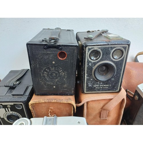 703 - A collection of vintage cameras to include Kodak Brownie Reflex pseudo TLR, Zeiss Ikon Contina 1a 52... 