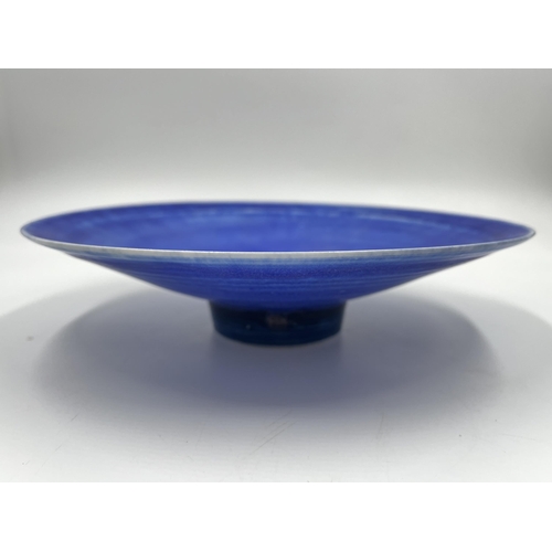 377 - A Mary Rich studio pottery circular footed dish with ultramarine and teal glaze - approx. 20.5cm dia... 