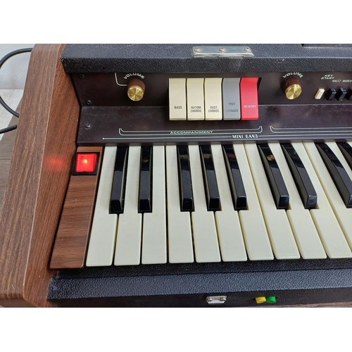 787 - A vintage Italian Delco Diamond 30 electric organ