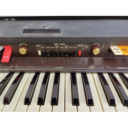 787 - A vintage Italian Delco Diamond 30 electric organ