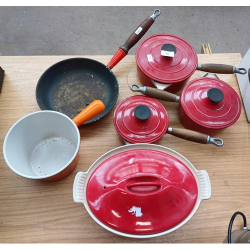 862 - Six items of French enamelled cast iron cookware, three Cousances lidded saucepans, one Le Creuset f... 