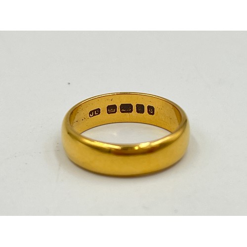 2281 - A hallmarked London 22ct gold wedding band, dated 1960 - approx. gross weight 5.74g