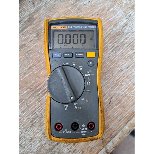 960A - A Fluke 115 true RMS multi-meter