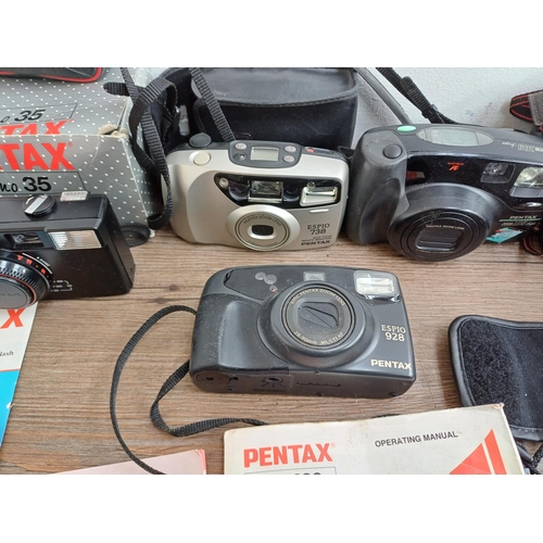 610 - Ten Pentax compact 35mm cameras to include Espio 105G, boxed and cased Pino 35, two Espio 928, Zoom ... 