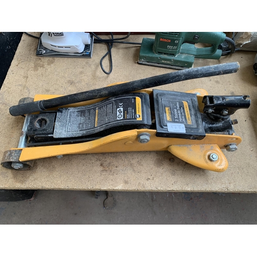 987A - A Halfords two tonne hydraulic low profile trolley jack