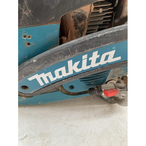 990 - A Makita DPC6430 petrol disc cutter