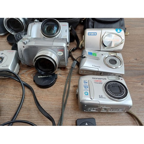 616 - A collection of Olympus digital cameras to include SP-510UZ 7.1mp, FE-190 6mp, Stylus 300, C-60 Zoom... 