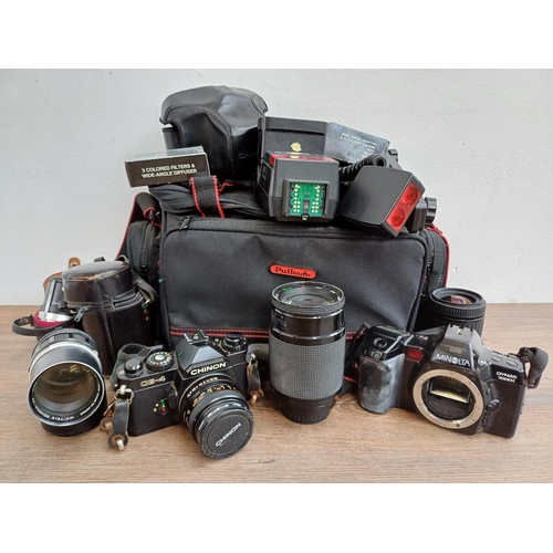 624 - A Pullman camera case containing cased Chinon CE-4 35mm SLR camera, Minolta Dynax 7000i 35mm SLR cam... 