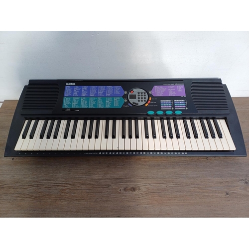 835 - A Yamaha PSR-185 sixty-one key electronic keyboard