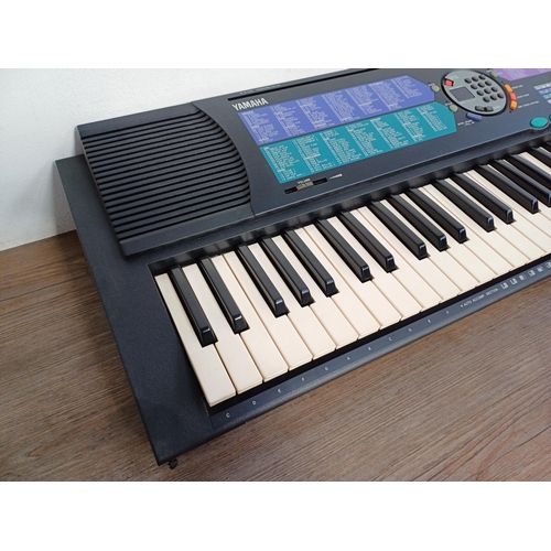 835 - A Yamaha PSR-185 sixty-one key electronic keyboard