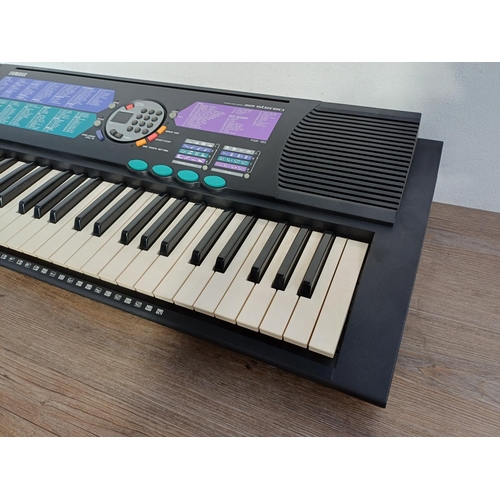 835 - A Yamaha PSR-185 sixty-one key electronic keyboard