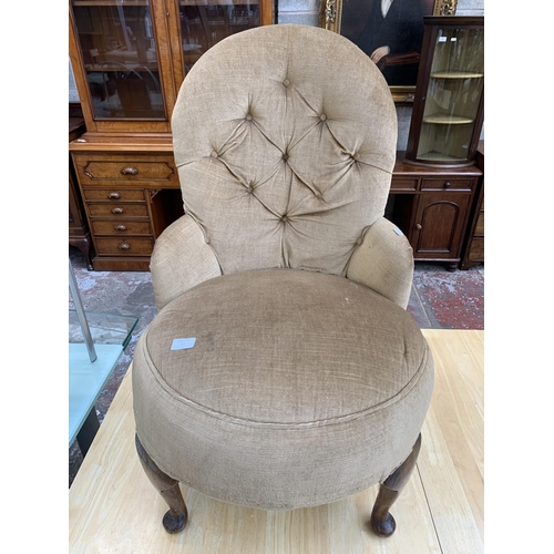 45 - A Victorian style fabric button back upholstered bedroom chair on cabriole supports - approx. 81cm h... 