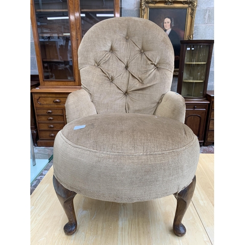 45 - A Victorian style fabric button back upholstered bedroom chair on cabriole supports - approx. 81cm h... 