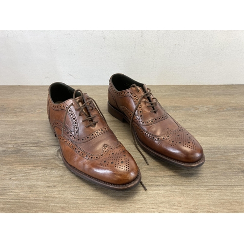 432A - A pair of Loake brown leather brogues - size 9