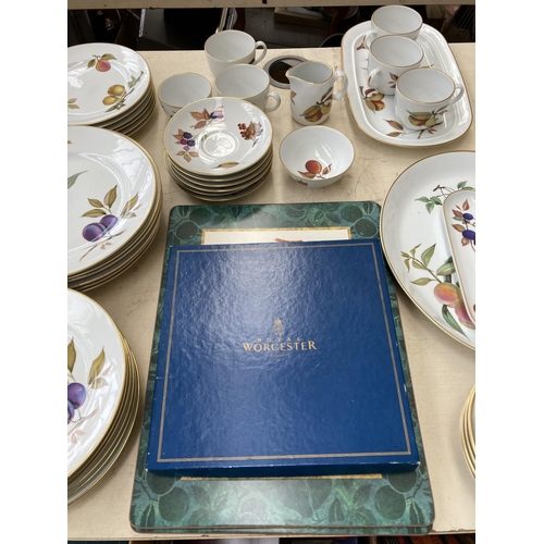 360 - A collection of Royal Worcester Evesham dinnerware