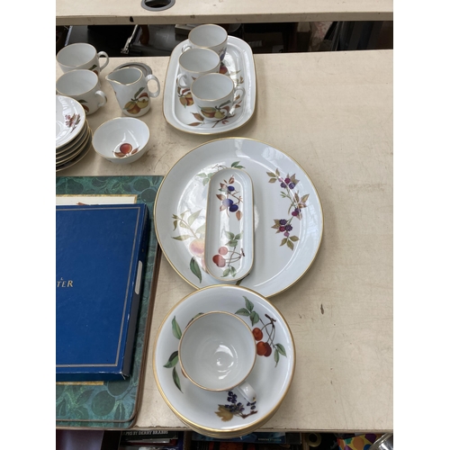 360 - A collection of Royal Worcester Evesham dinnerware