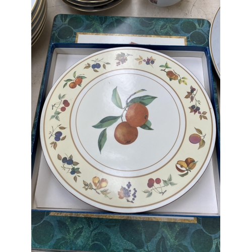 360 - A collection of Royal Worcester Evesham dinnerware