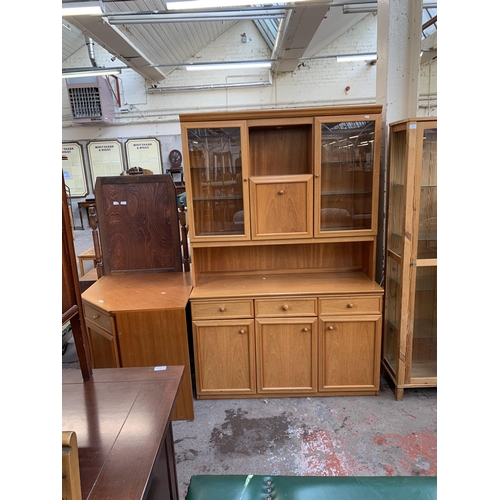 152 - A mid/late 20th century teak display unit and corner unit