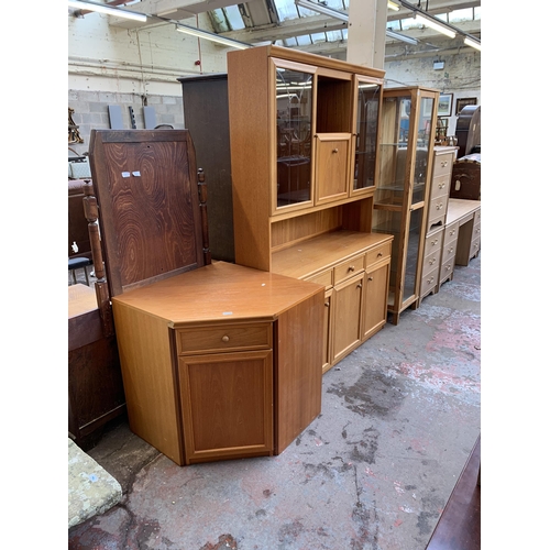 152 - A mid/late 20th century teak display unit and corner unit