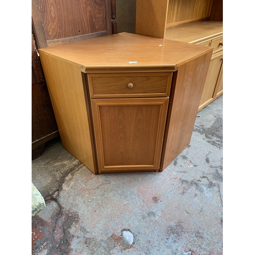 152 - A mid/late 20th century teak display unit and corner unit