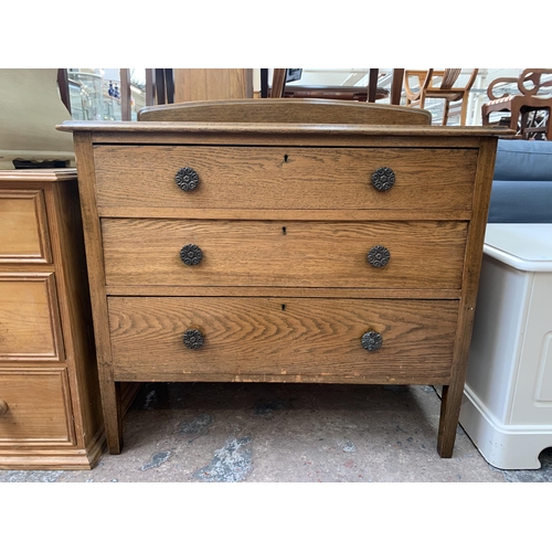 176 - An early 20th century oak chest of drawers - approx. 89cm high x 91cm wide x 46cm deep