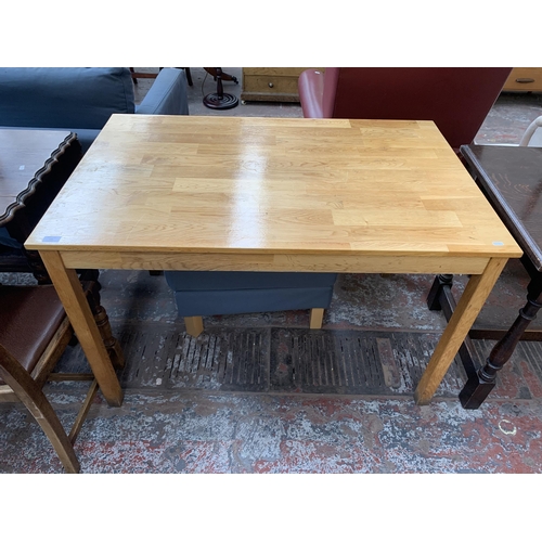 183 - A modern oak rectangular dining table - approx. 76cm high x 75cm wide x 118cm long