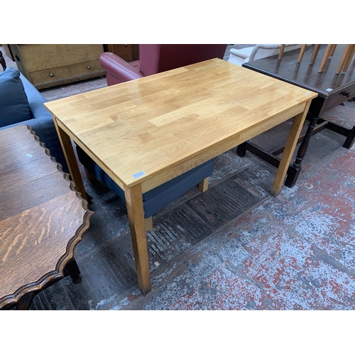 183 - A modern oak rectangular dining table - approx. 76cm high x 75cm wide x 118cm long