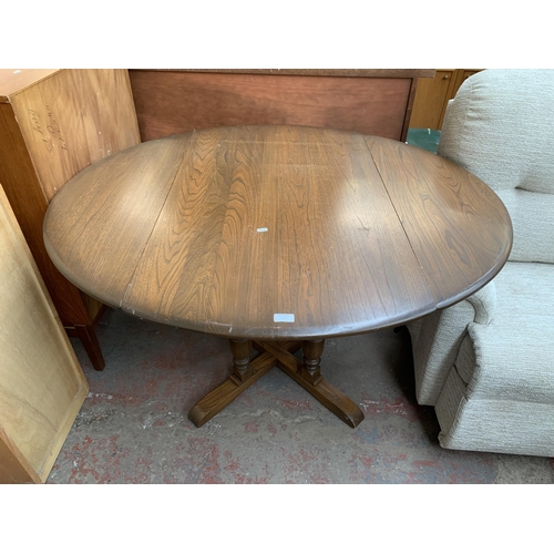 192 - An Ercol Old Colonial elm and beech drop leaf dining table and four Yorkshire dining chairs - table ... 