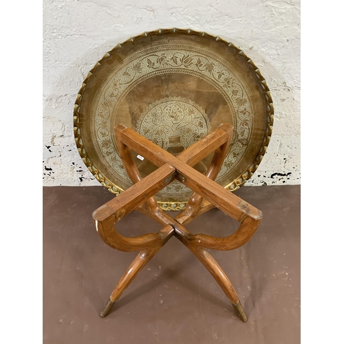 41 - A mid 20th century hardwood folding spider leg travel table with engraved brass circular tray - appr... 