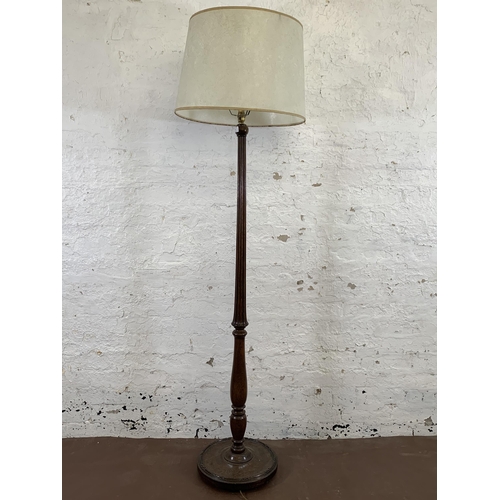 44 - An early/mid 20th century oak reeded standard lamp with circular base - approx. 154cm high (excludin... 