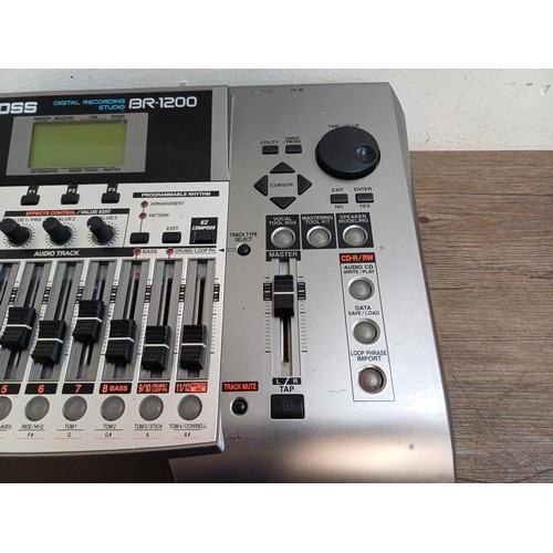 Enregistreur numérique 12 pistes Boss BR-1200CD Digital Recording