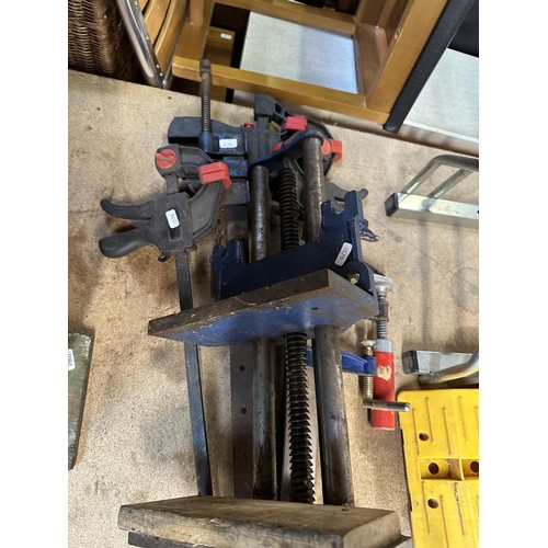 946 - A collection of tools to include Record table mounted bench vice, sash clamps etc.