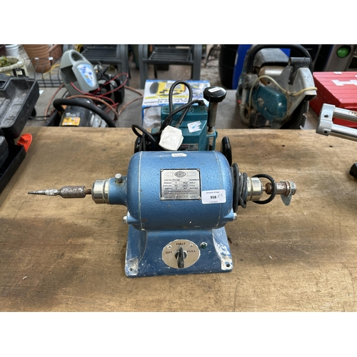 958 - Two power tools, one Beryl table mounted bench grinder and one Makita 3600B router