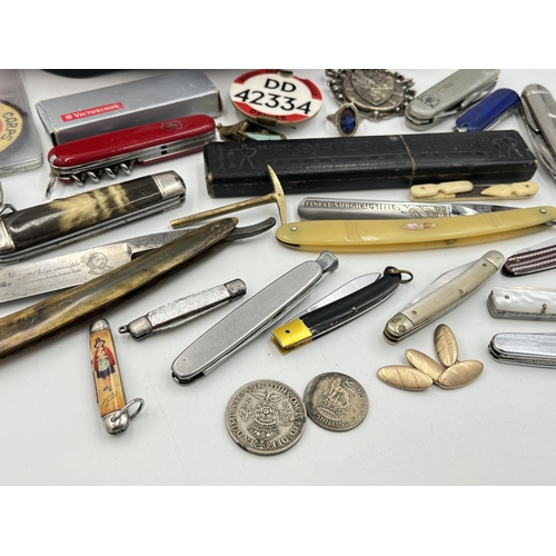 2062 - A collection of items to include George Butler & Co horn handled cut throat razor, Richards Sheffiel... 