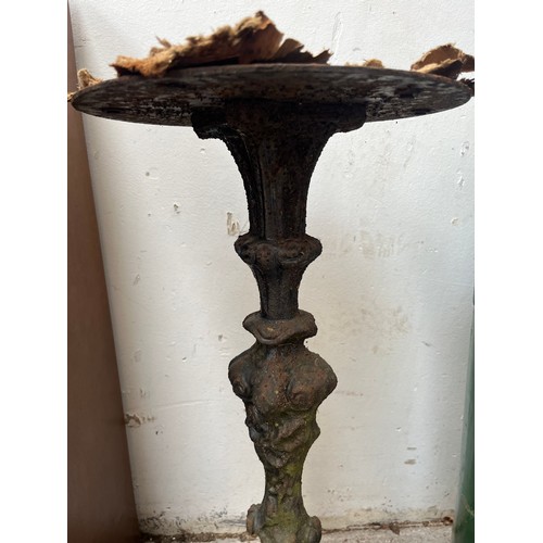 150B - A Victorian cast iron table base - approx. 71cm high